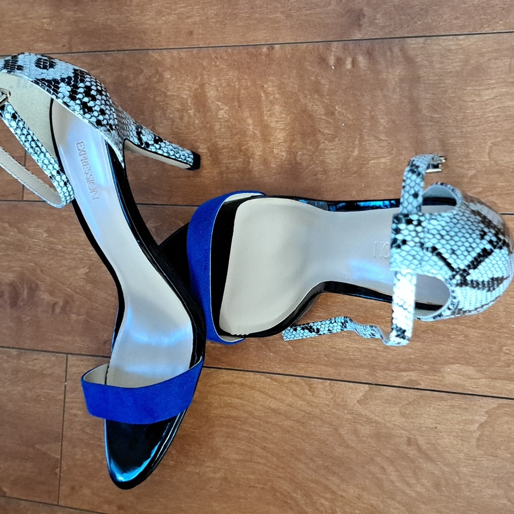 Strap two toned heels. Size 8. 2.5 inches.